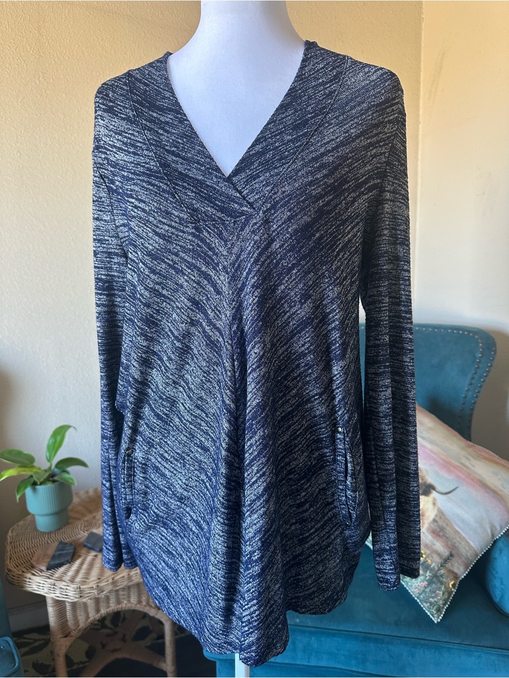 Dana Buchman Womens M Space Dye Tunic Top Navy Gray V Neck Lightweight Pockets